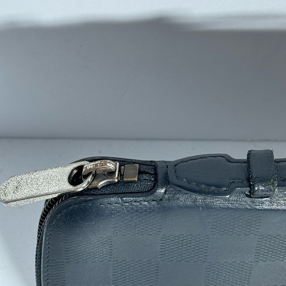 Black Louis Vuitton Damier Ebene Bag - Picture 4 of 8